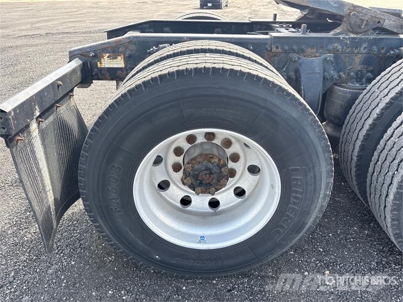 Freightliner Cascadia 125 6x4 Evolution T/A Sleeper Truck Tract Tegljači
