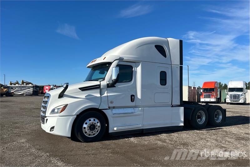 Freightliner Cascadia 126 6x4 T/A Sleeper Truck Tractor Седельные тягачи