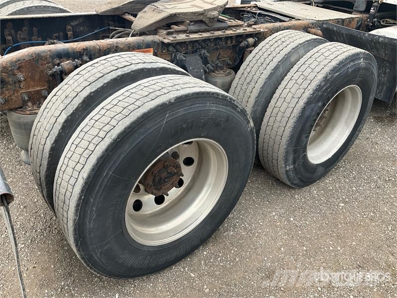 Freightliner Cascadia 126 6x4 T/A Sleeper Truck Tractor Motrici e Trattori Stradali