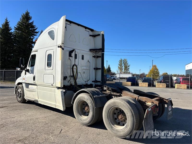Freightliner Cascadia 125 6x4 T/A Sleeper Truck Tractor Sattelzugmaschinen