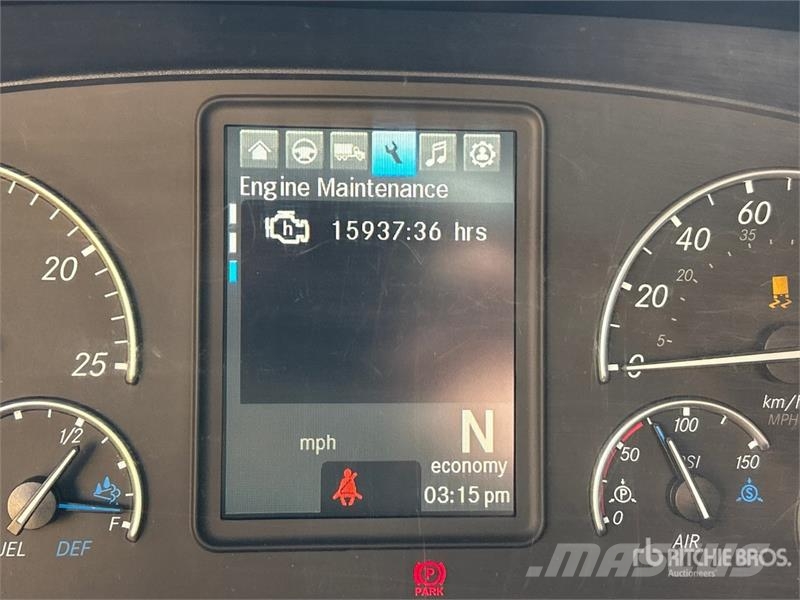 Freightliner Cascadia 126 6x4 T/A Sleeper Truck Tractor Tractor Units