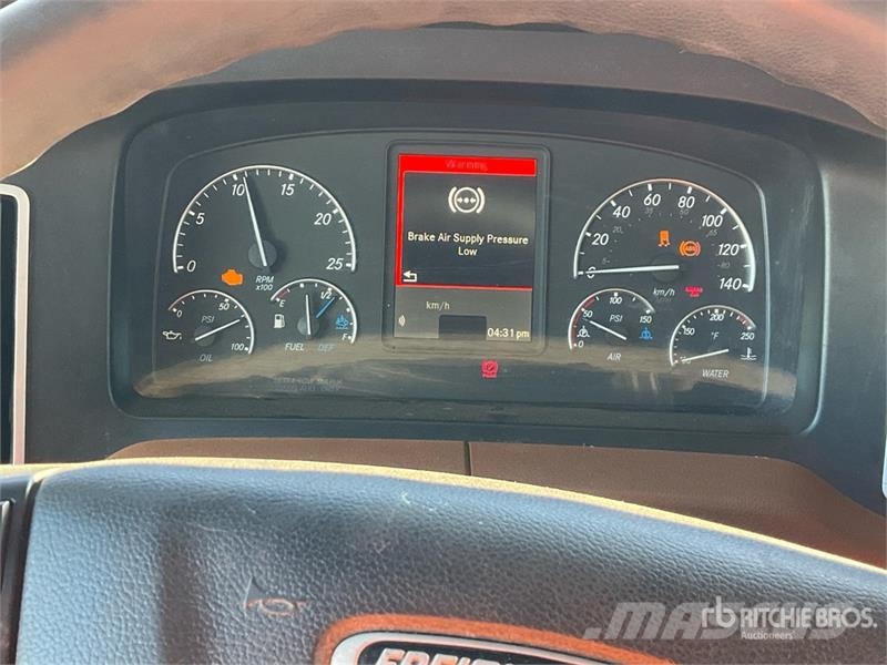 Freightliner Cascadia 126 6x4 T/A Sleeper Truck Tractor Traktorske jedinice