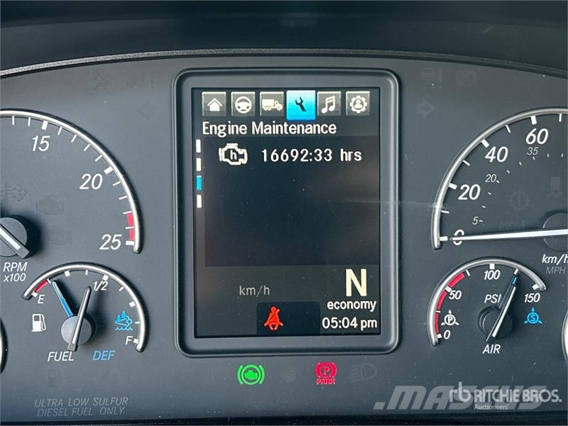Freightliner Cascadia 126 6x4 T/A Sleeper Truck Tractor Trekkers