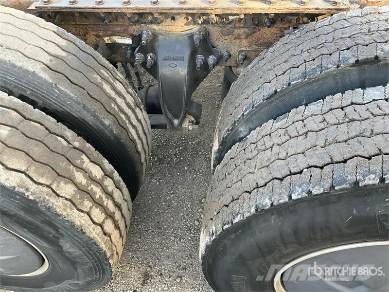 Freightliner Cascadia 126 6x4 T/A Sleeper Truck Tractor Tractor Units