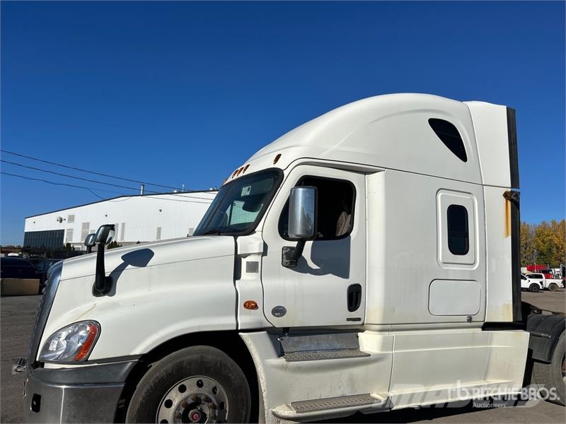 Freightliner Cascadia 125 6x4 T/A Sleeper Truck Tractor Sattelzugmaschinen