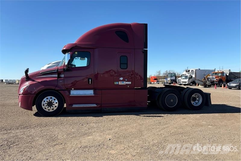 Freightliner Cascadia 126 6x4 T/A Sleeper Truck Tractor Cavalos mecânicos