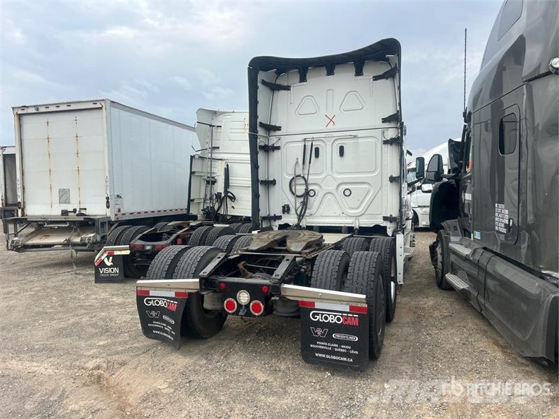 Freightliner Cascadia 126 6x4 T/A Sleeper Truck Tractor Sattelzugmaschinen