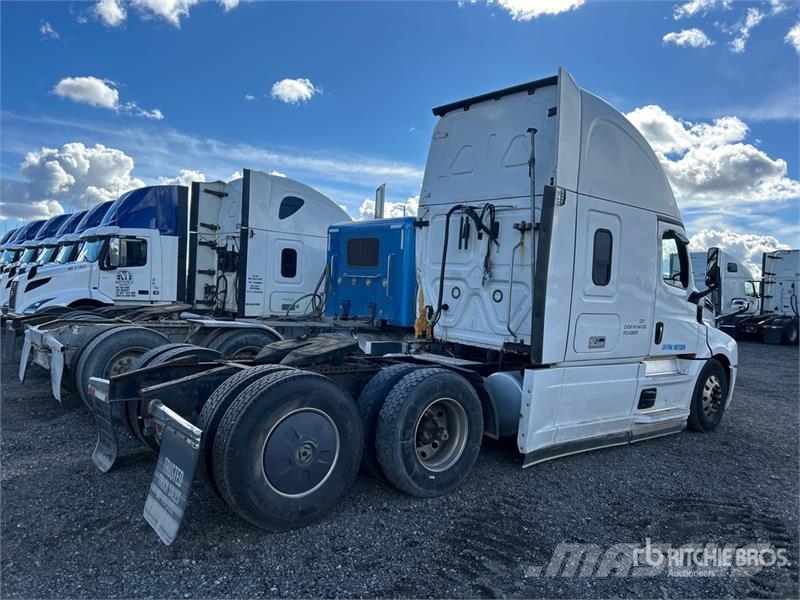 Freightliner Cascadia 126 6x4 T/A Sleeper Truck Tractor Cabezas tractoras