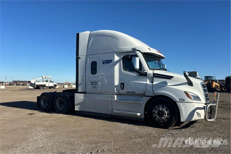 Freightliner Cascadia 126 6x4 T/A Sleeper Truck Tractor Тягачі