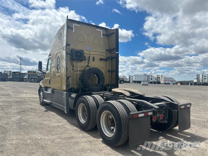 Freightliner Cascadia 126 6x4 T/A Sleeper Truck Tractor 牵引车