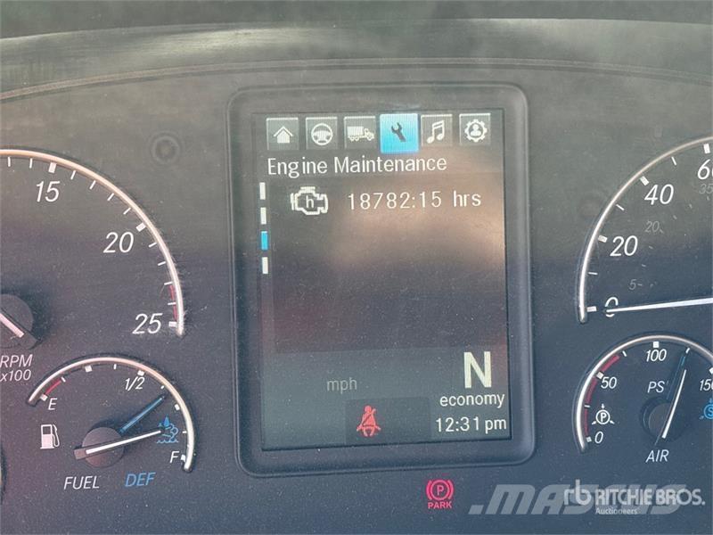 Freightliner Cascadia 126 6x4 T/A Sleeper Truck Tractor Tractores (camiões)