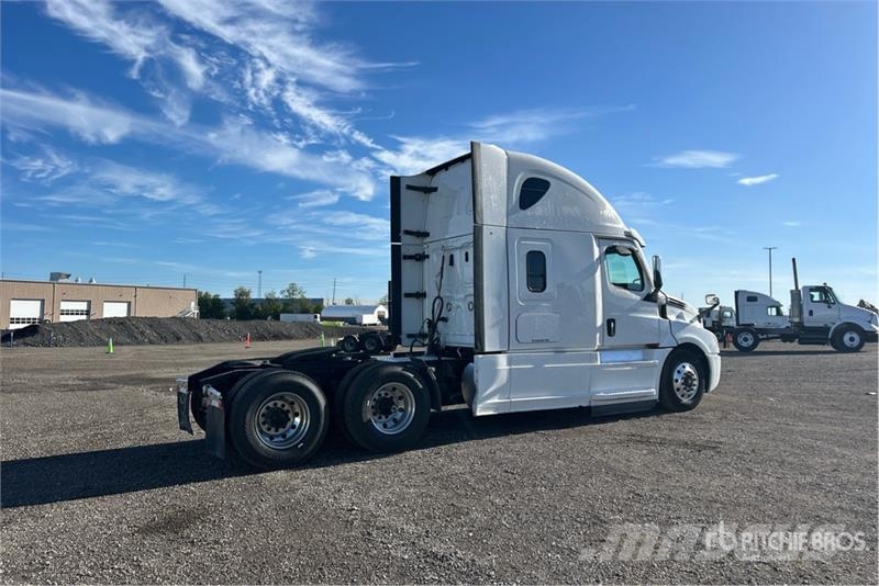 Freightliner Cascadia 126 6x4 T/A Sleeper Truck Tractor Седельные тягачи