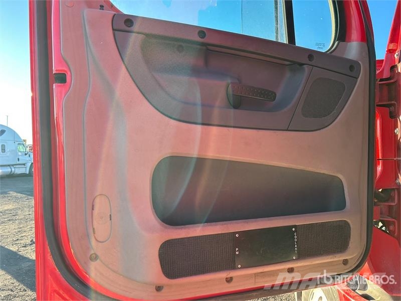 Freightliner Cascadia 125 6x4 T/A Sleeper Truck Tractor Sattelzugmaschinen