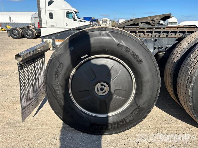 Freightliner Cascadia 126 وحدات الجر