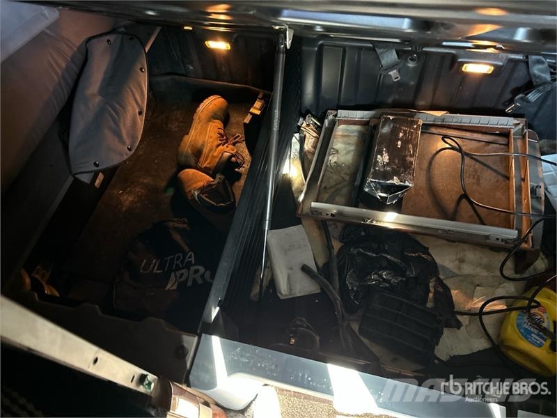 Freightliner Cascadia 125 6x4 T/A Sleeper Truck Tractor Тягачі