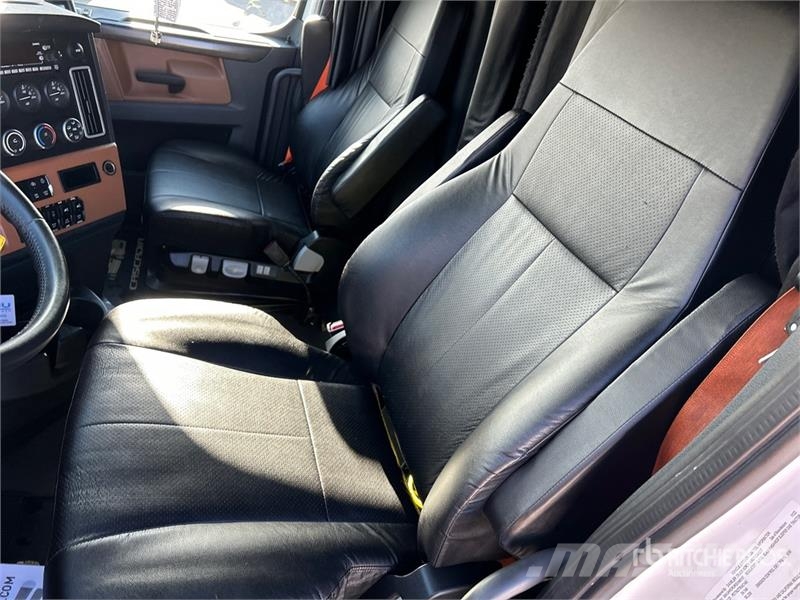Freightliner Cascadia 126 وحدات الجر
