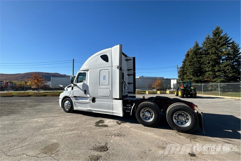 Freightliner Cascadia 126 6x4 T/A Sleeper Truck Tractor Тягачі