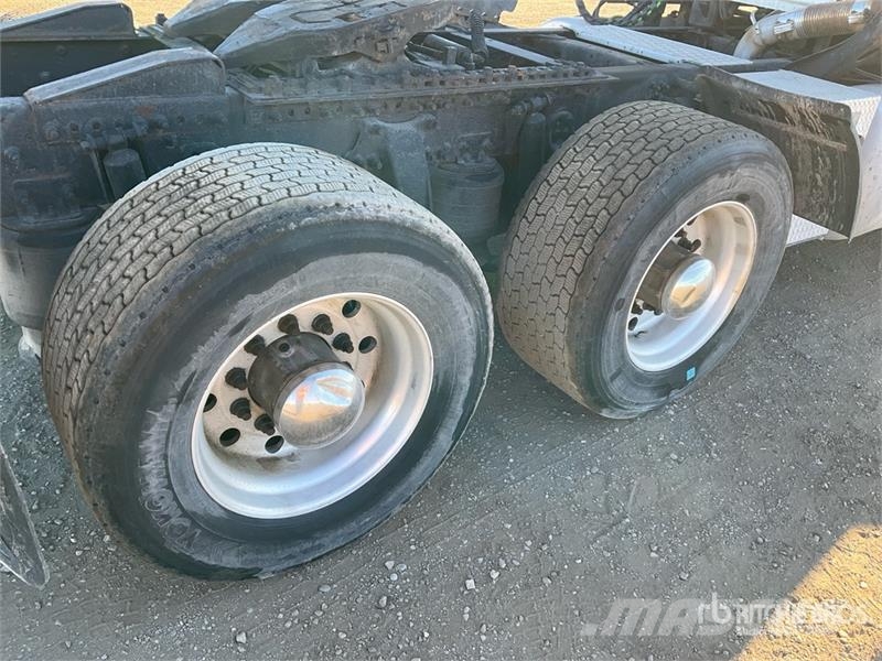 Freightliner Cascadia 125 6x4 T/A Sleeper Truck Tractor Sattelzugmaschinen