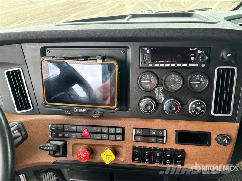 Freightliner Cascadia 126 6x4 T/A Sleeper Truck Tractor Tractor Units