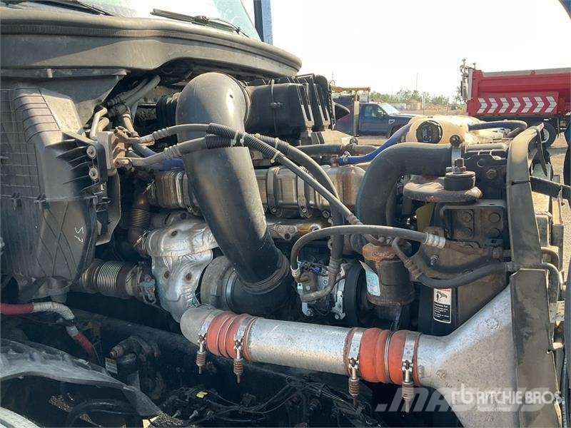 Freightliner Cascadia 126 6x4 T/A Sleeper Truck Tractor Sattelzugmaschinen