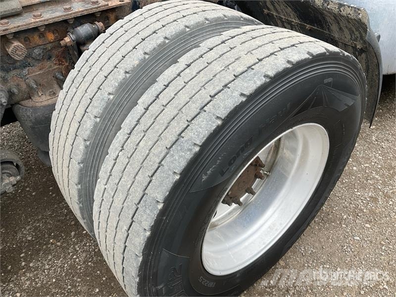 Freightliner Cascadia 126 6x4 T/A Sleeper Truck Tractor Motrici e Trattori Stradali