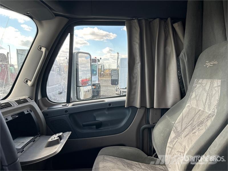 Freightliner Cascadia 125 6x2 T/A Sleeper Truck Tractor وحدات الجر