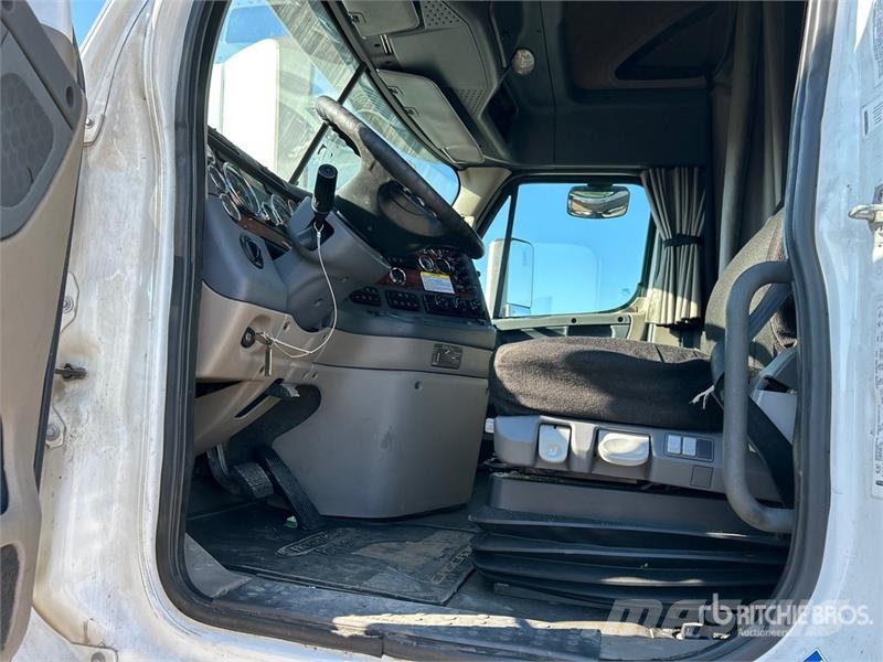 Freightliner Cascadia 125 6x4 T/A Sleeper Truck Tractor Truck Tractor Units