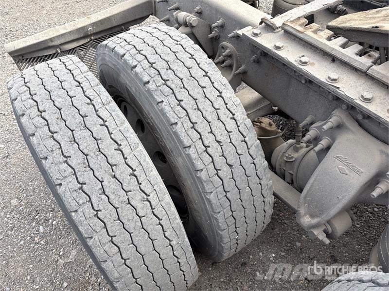 Freightliner Cascadia 126 6x4 T/A Sleeper Truck Tractor Sattelzugmaschinen