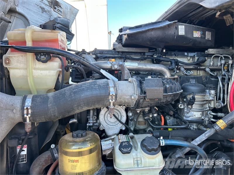 Freightliner Cascadia 125 6x4 T/A Sleeper Truck Tractor Sattelzugmaschinen