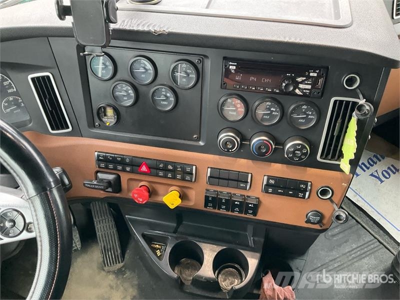 Freightliner Cascadia 126 6x4 T/A Sleeper Truck Tractor Motrici e Trattori Stradali