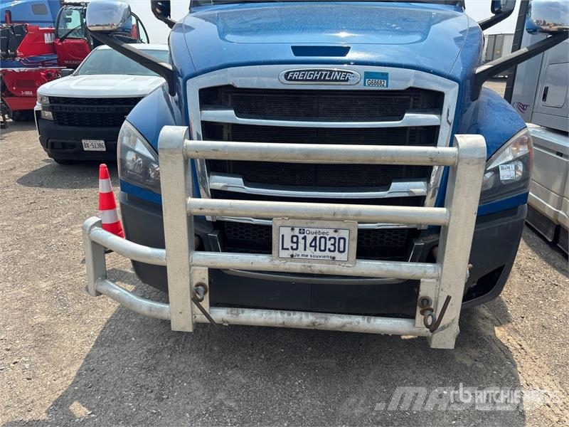 Freightliner Cascadia 126 6x4 T/A Sleeper Truck Tractor (Inoper Autotractoare