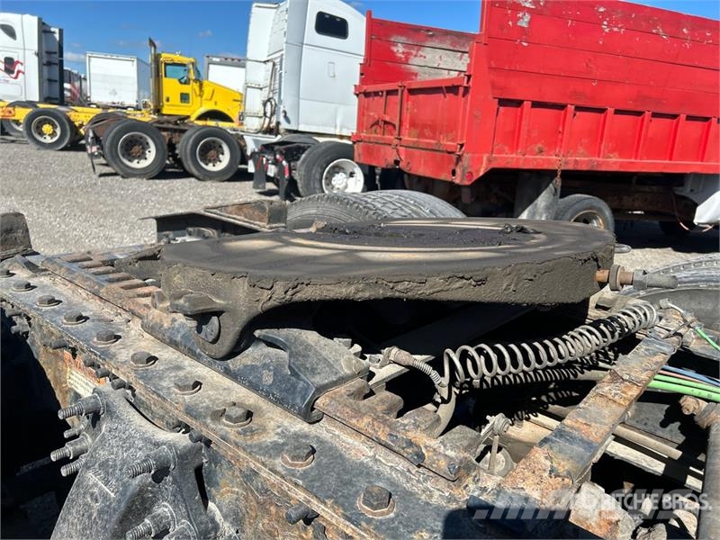 Freightliner Cascadia 126 6x4 T/A Sleeper Truck Tractor Седельные тягачи