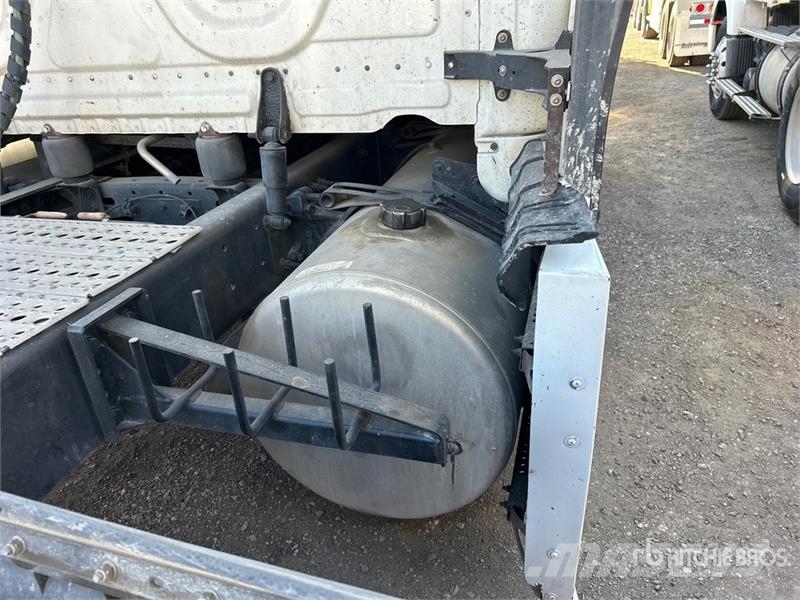 Freightliner Cascadia 125 6x4 T/A Sleeper Truck Tractor Sattelzugmaschinen