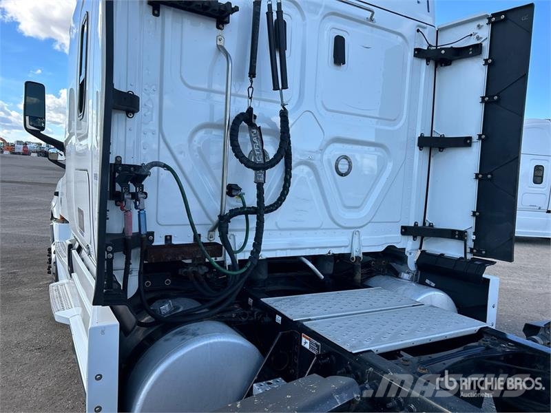 Freightliner Cascadia 126 وحدات الجر