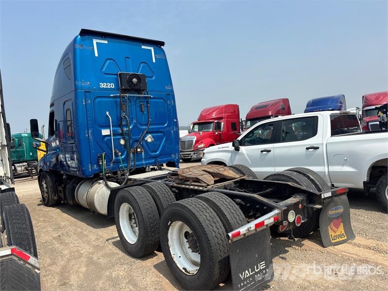 Freightliner Cascadia 126 6x4 T/A Sleeper Truck Tractor (Inoper Autotractoare