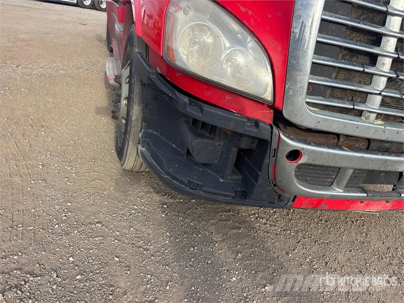 Freightliner Cascadia 125 6x4 T/A Sleeper Truck Tractor Tegljači