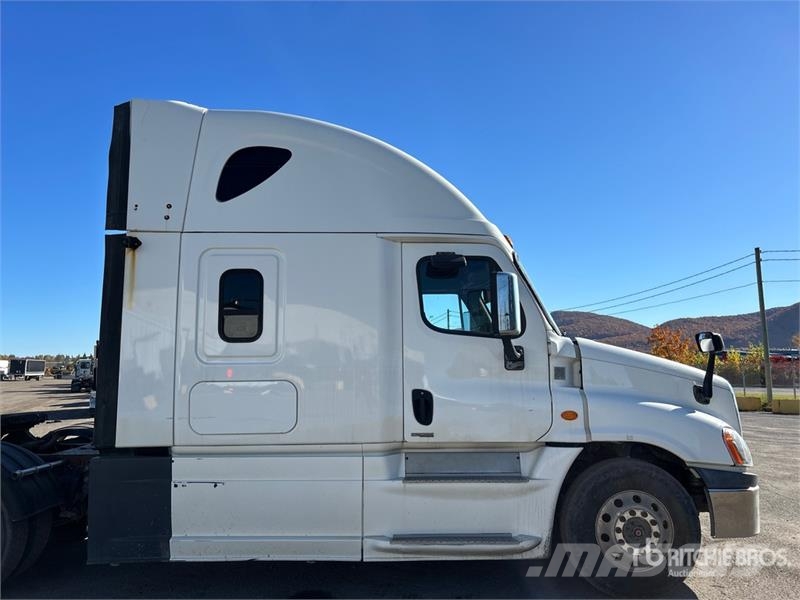 Freightliner Cascadia 125 6x4 T/A Sleeper Truck Tractor Sattelzugmaschinen