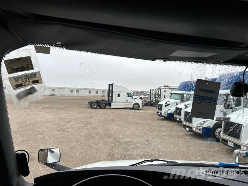 Freightliner Cascadia 126 وحدات الجر