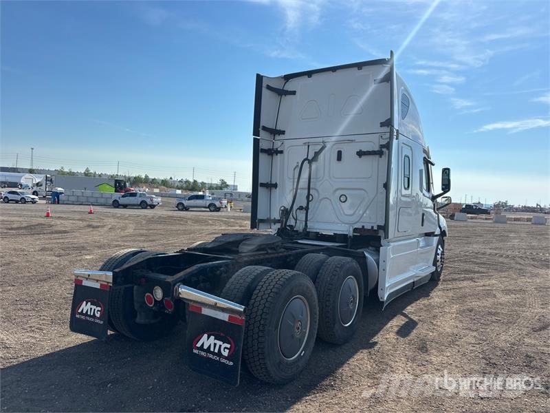 Freightliner Cascadia 126 6x4 T/A Sleeper Truck Tractor Tegljači