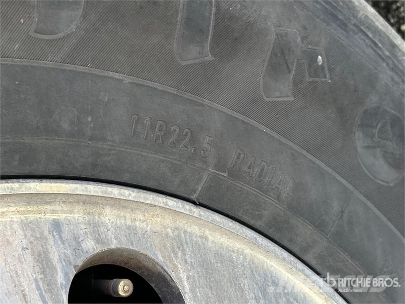 Freightliner Cascadia 126 6x4 T/A Sleeper Truck Tractor Седельные тягачи