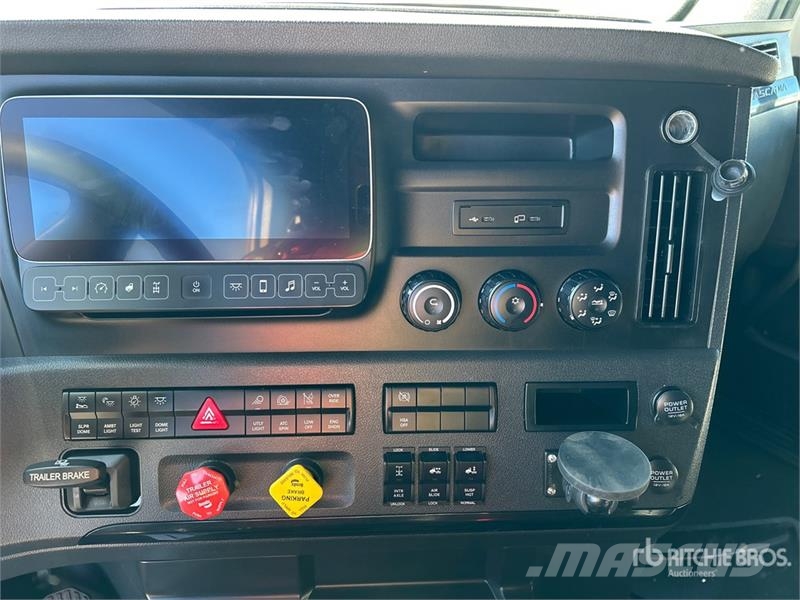 Freightliner Cascadia 126 وحدات الجر