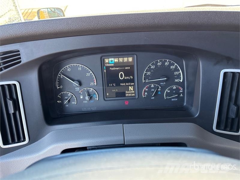 Freightliner Cascadia 126 6x4 T/A Sleeper Truck Tractor Sattelzugmaschinen