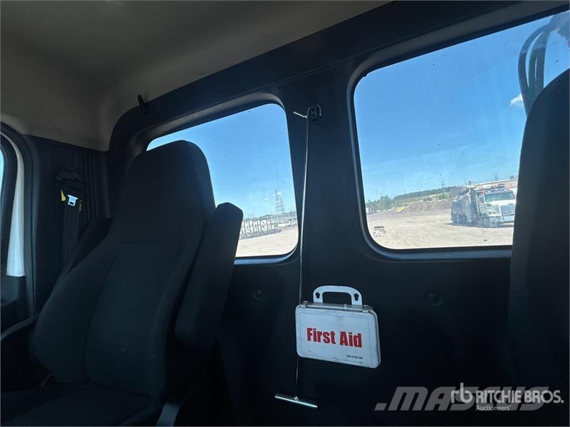Freightliner Cascadia 126 Tractor Units