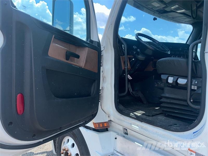 Freightliner Cascadia 126 6x4 T/A Sleeper Truck Tractor Motrici e Trattori Stradali