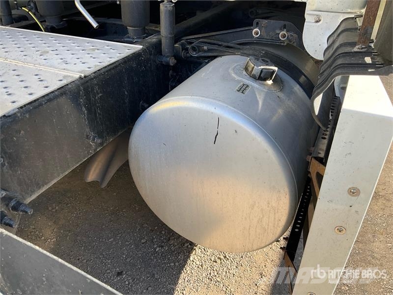 Freightliner Cascadia 126 6x4 T/A Sleeper Truck Tractor وحدات الجر
