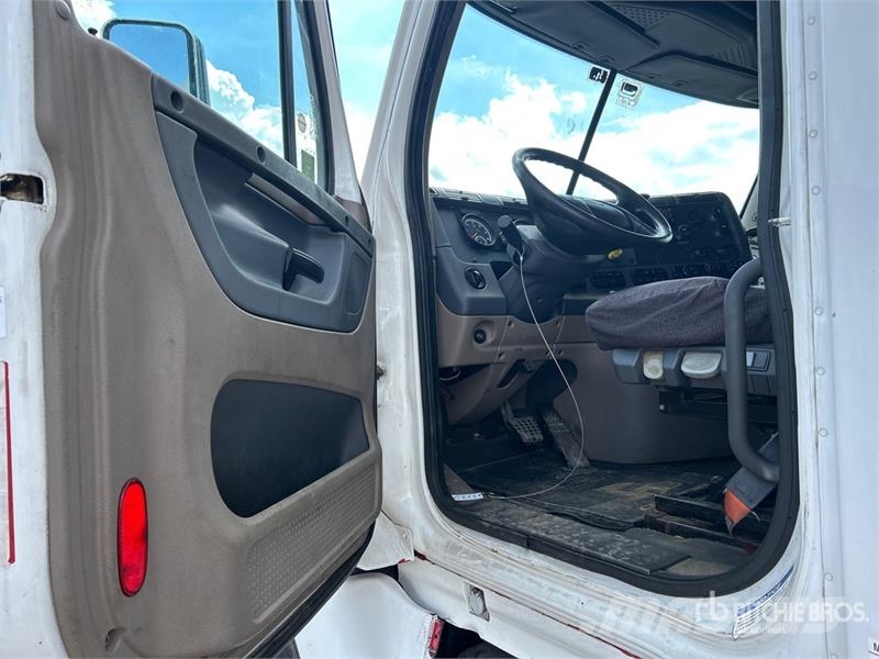 Freightliner Cascadia 125 6x4 T/A Sleeper Truck Tractor Truck Tractor Units