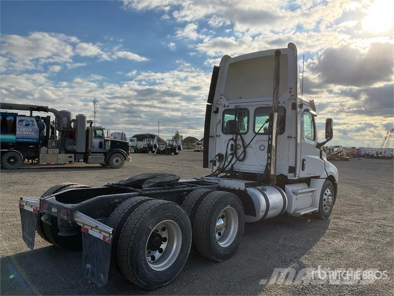 Freightliner Cascadia 126 وحدات الجر
