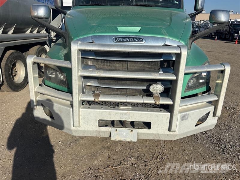 Freightliner Cascadia 126 6x4 T/A Sleeper Truck Tractor Truck Tractor Units