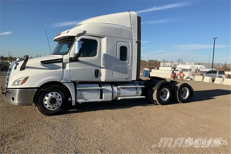 Freightliner Cascadia 126 6x4 T/A Sleeper Truck Tractor Traktorske jedinice
