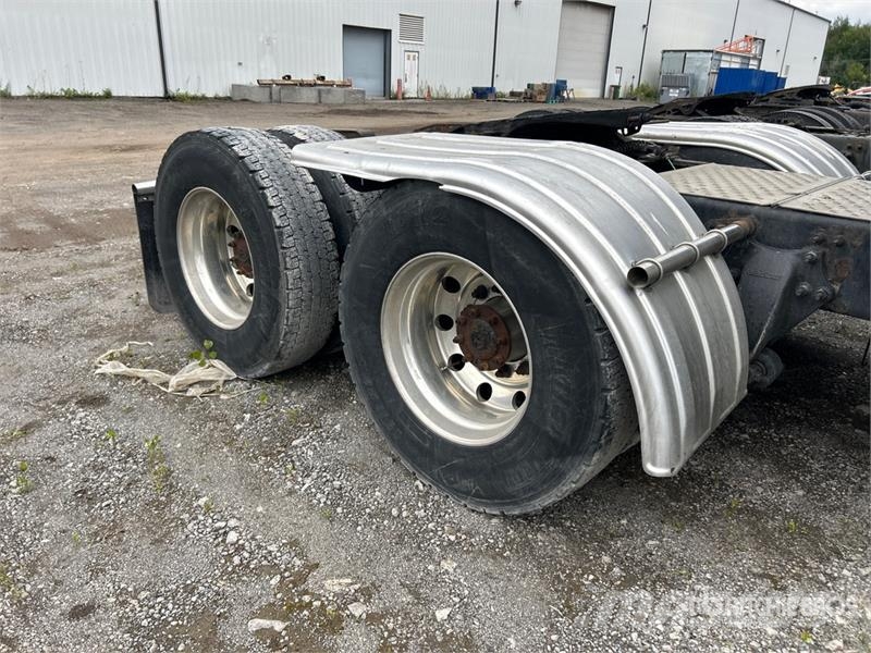 Freightliner Cascadia 125 6x4 T/A Sleeper Truck Tractor (Inoper Nyergesvontatók